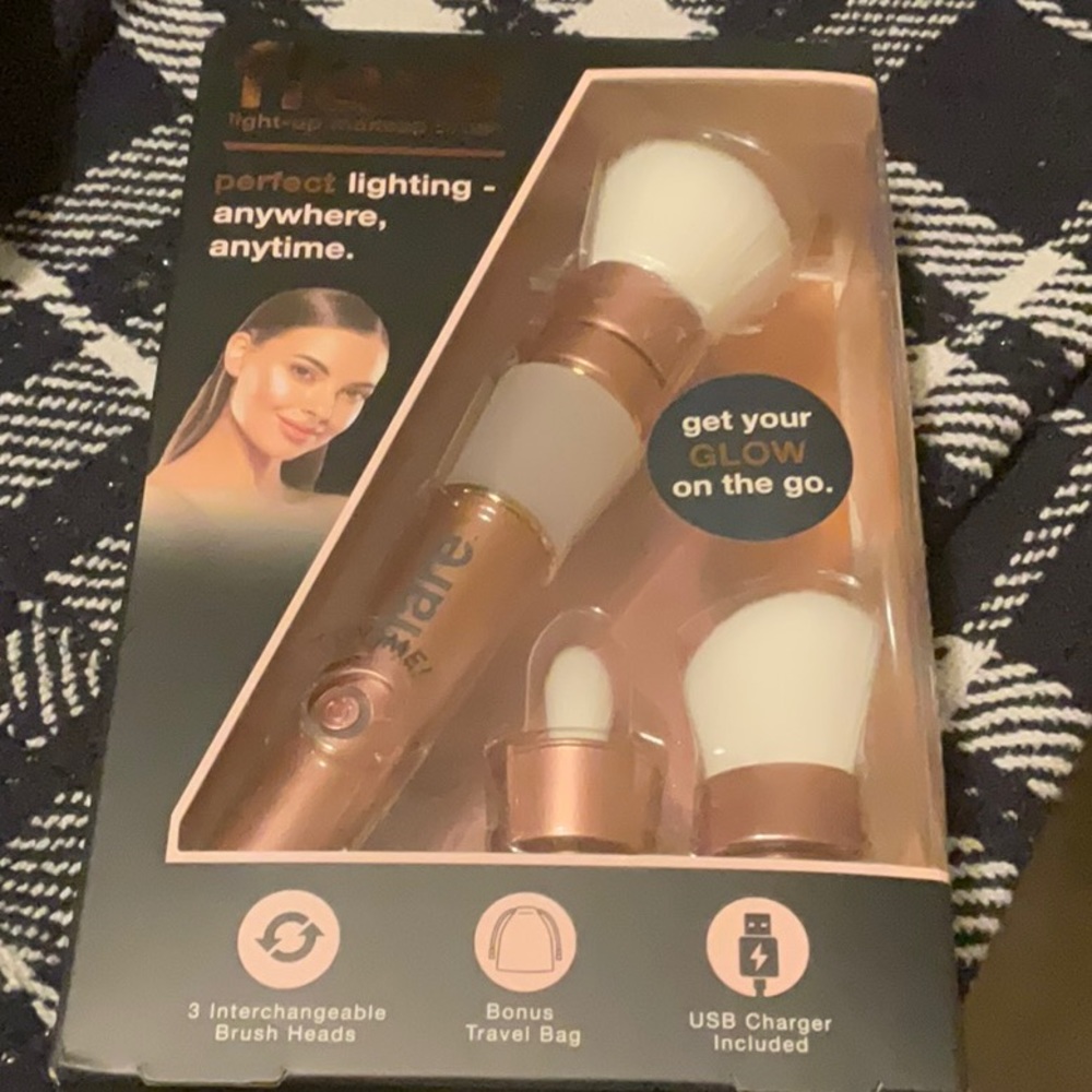 Flare Light-up Makeup Brush Set, NIB